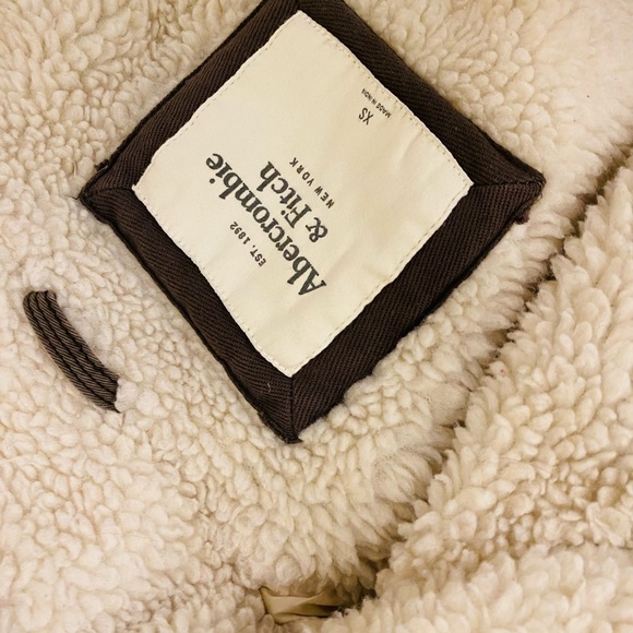 ***SOLD***Abercrombie and Fitch coat, EUC, only worn twice, size: XS. - Picture 3 of 6